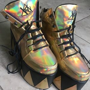 YRU QOZMO Gold platforms sz 8